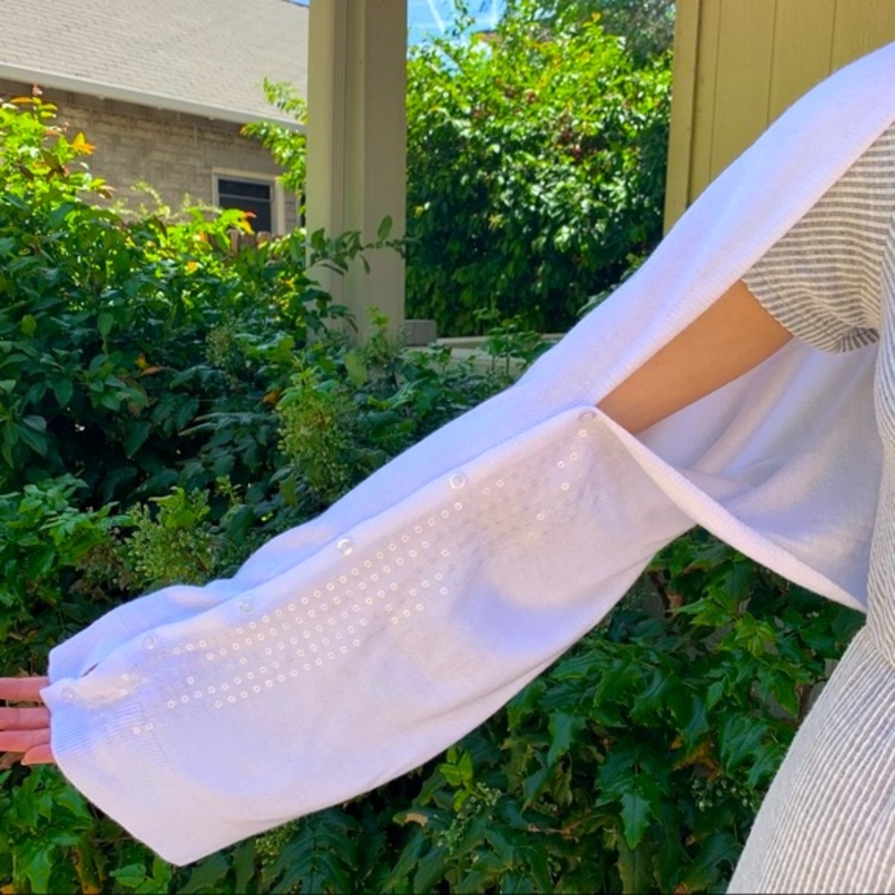 Simply Noelle White Cropped Cardigan Sweater | OS - Picture 4 of 6